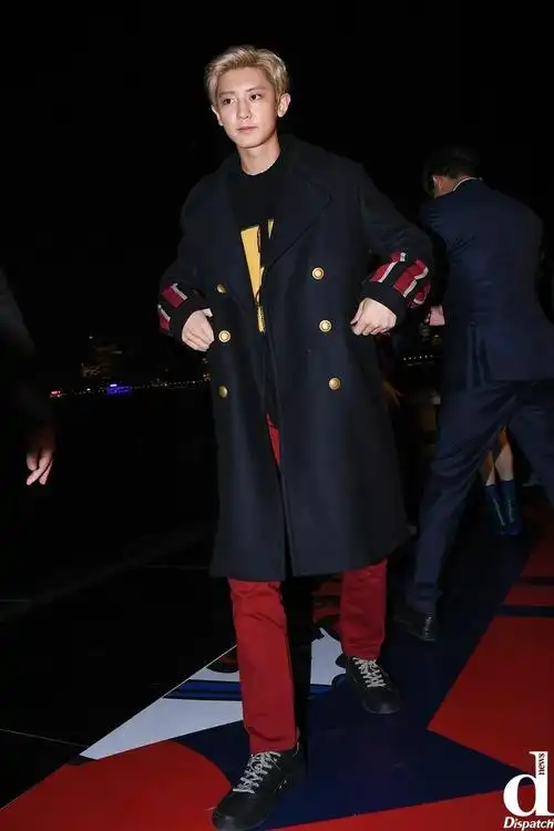 d 韩娱|模特的姿态,九等身的美男——灿烈