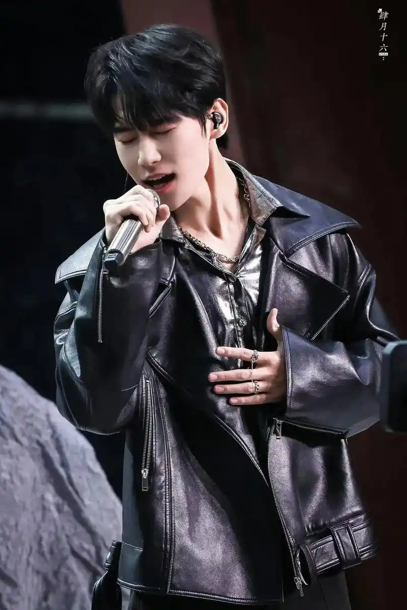 恋爱脑要回来了k.#西装杀 #张真源 #神图 #这该死的魅力 - 抖音