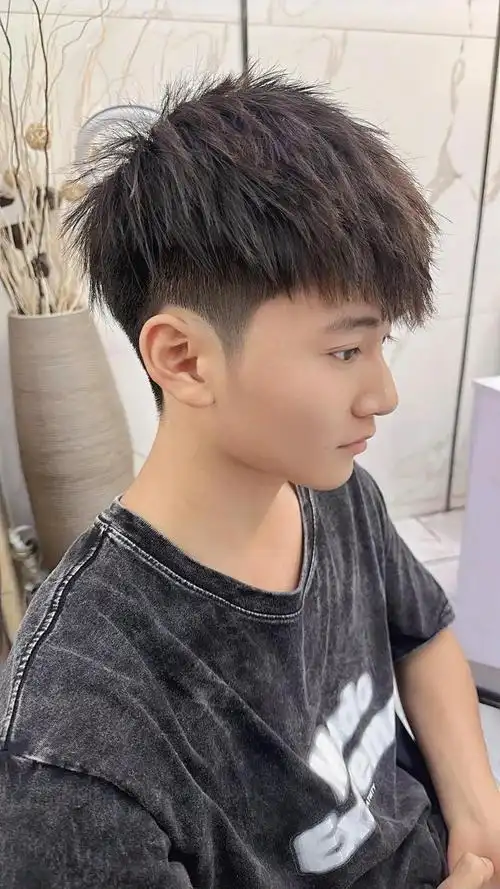 男士造型烫:时尚新潮流的魅力演绎|发型|烫发|脸型|中长发|时尚元素