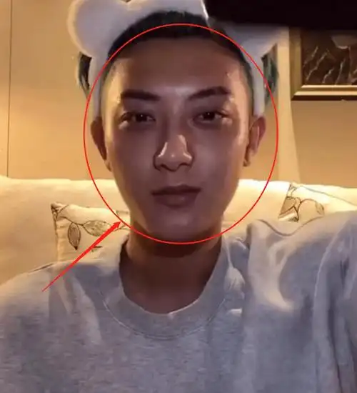 黄子韬素颜直播当脸凑近镜头那一刻27岁皮肤状态我没看错