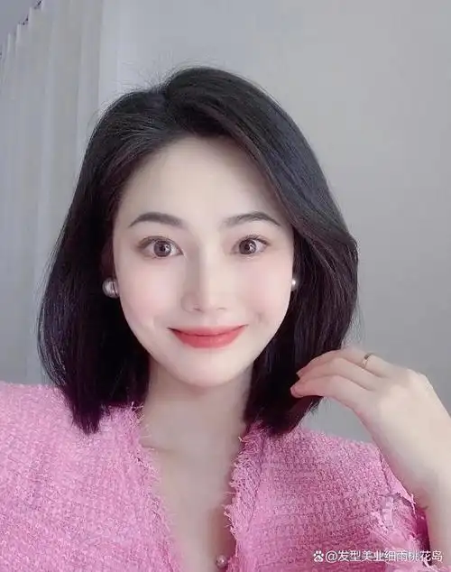 精致的发型,非常简单好打理,而且可爱感里带着酷酷的气息,又减龄还显