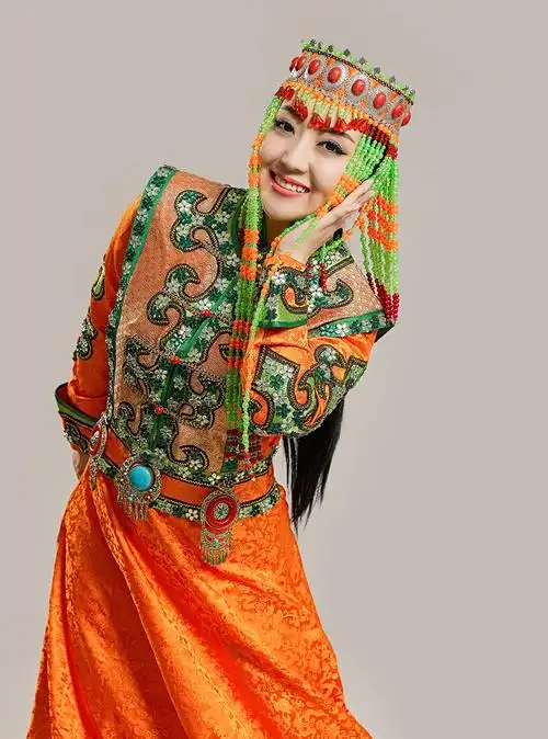 歌手格格民族服亮相美美哒格格