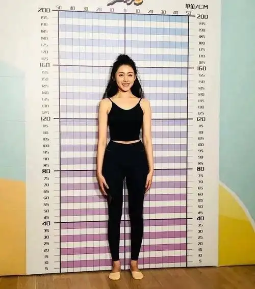 张天爱大方公开实际身高后女明星真实身高引发网友热议