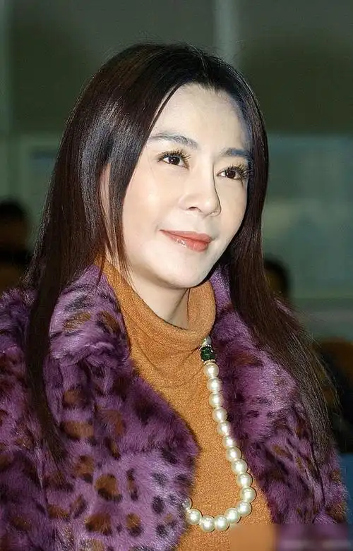 当红女星的她自曝"第一次"给了刘德华,还出过一本书|喻可欣|周芷若