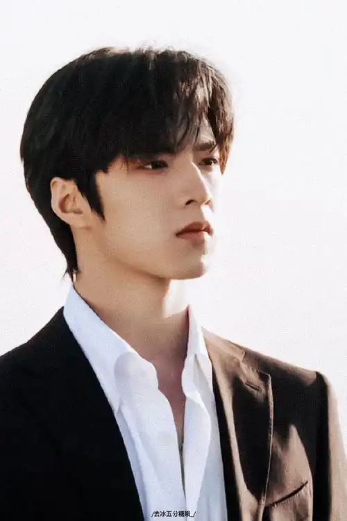 刘耀文无间道黑西装造型