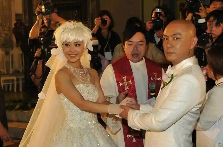 张卫健:被江欣燕抛弃,自卑离开宣萱,妻子流产2次后他选择丁克_张茜