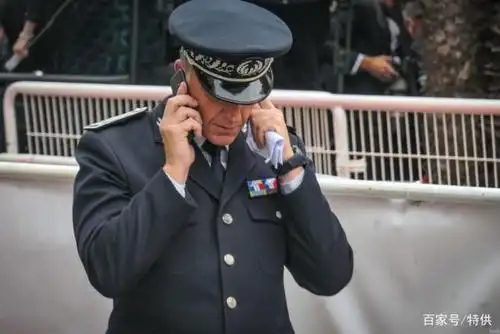 我眼中的法国的警察帅哥们