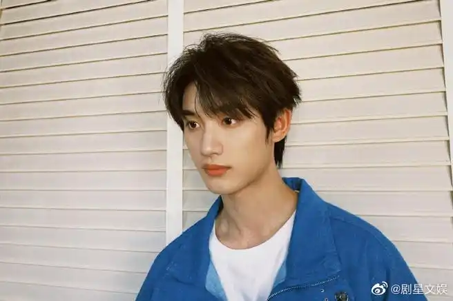 丁程鑫晒旧照##丁程鑫旧照片vs新照片