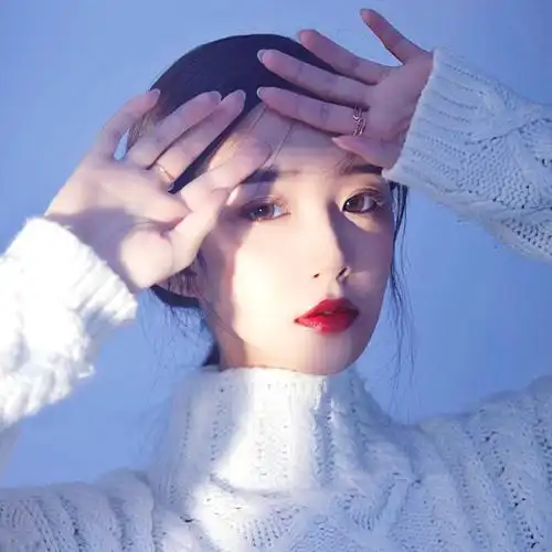 白色治愈系女生头像图片