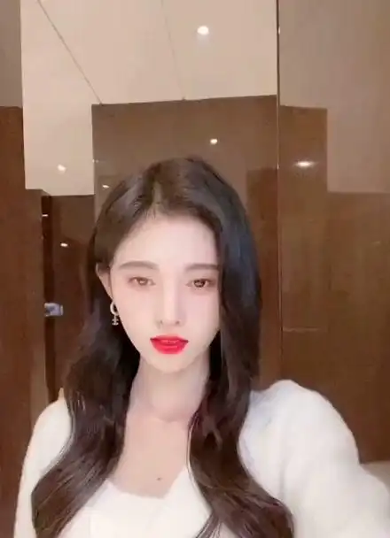 鞠婧祎这神仙颜值嘟嘟嘴也太可爱了吧