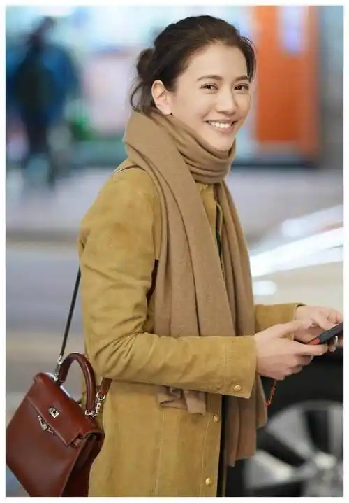 原创袁咏仪52岁近照曝光依旧素颜颜值超高爆改明星都该借鉴