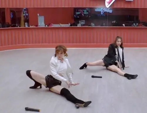 浪姐2难怪金巧巧不演农村人45岁的她劈叉仿佛孔雀公主现世