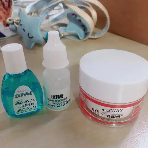 氯霉素滴眼液: 结膜炎,眼睛炎症都可以治