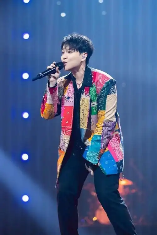 尤长靖把综艺舞台唱成演唱会##尤长靖荒诞学家舞台太炸了