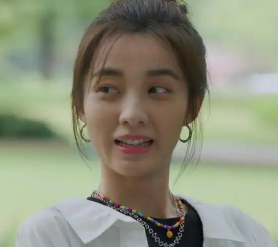 出道就演女一号,如今给辣目洋子作配,万鹏的资源也太虐了吧