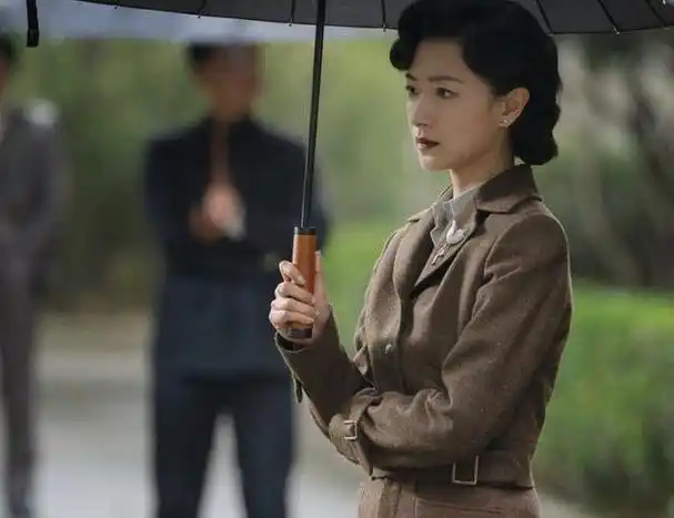 《潜行者》:万茜不仅用美貌和演技撑起了角色,还带火了民国造型