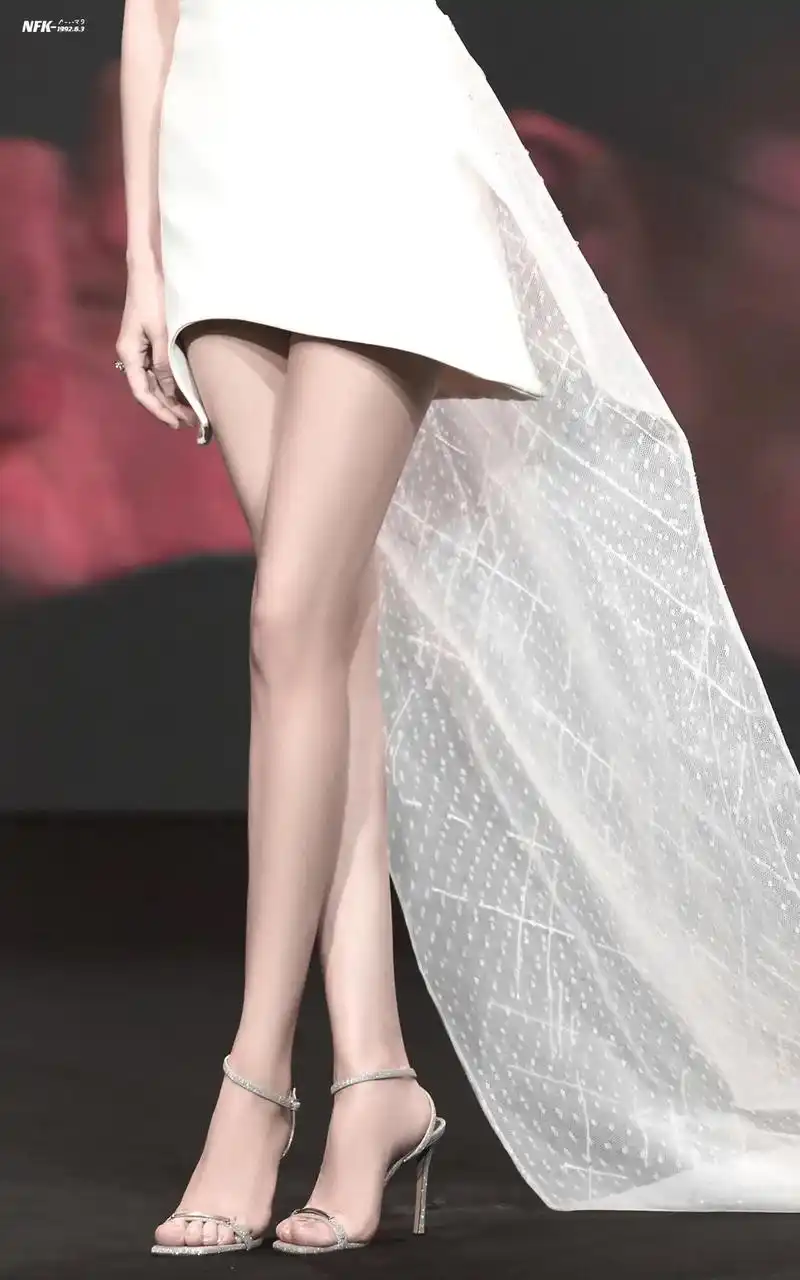 迪丽热巴 #腿 #迪丽热巴腿精 - 抖音