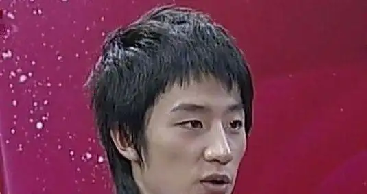 黄轩刚出道的时候真是让人不敢相认了,那个时期他也是由于太瘦的缘故