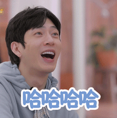 井柏然从一脸认真的浅笑切换到满屏装不下的哈哈大笑只需要一秒