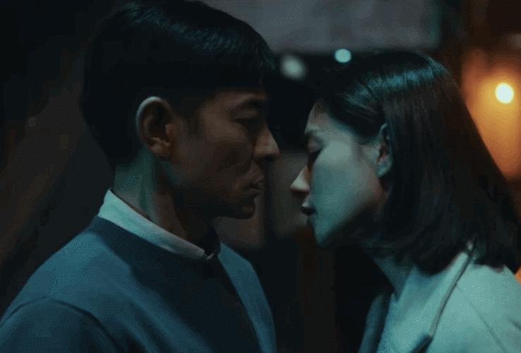 刘德华万茜主演的人潮汹涌上映11天票房才破3亿排片太少