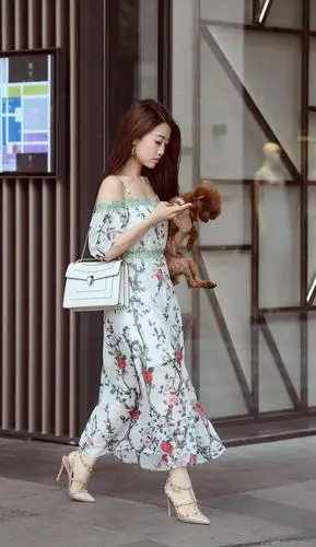 原创高跟鞋与裙子搭配,穿出时尚优雅的感觉