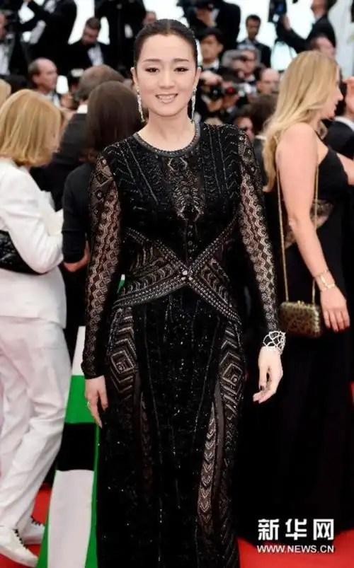 戛纳电影节开幕红毯 巩俐章子怡争艳(图)【2】