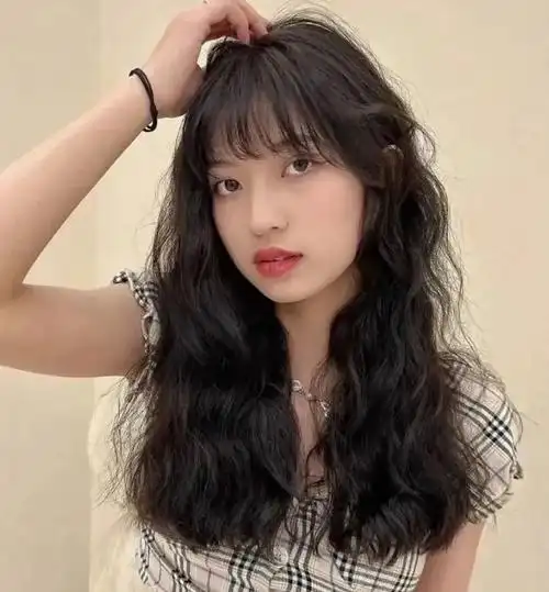 港风女生烫发造型 长发这么烫美到不行