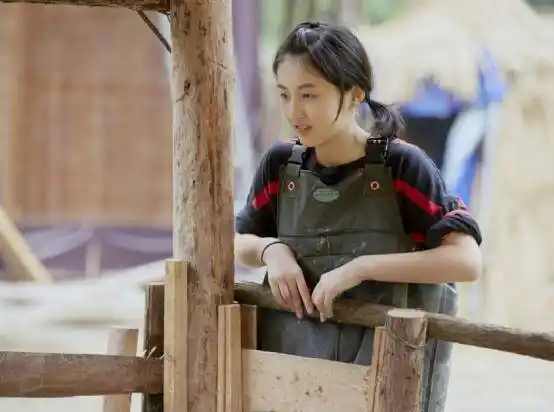 《向往的生活》中,彭昱畅被张子枫嫌弃年纪大,黄磊说的话扎心_张艺兴