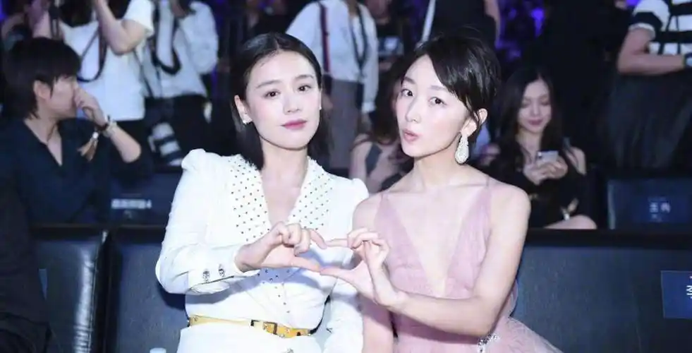 同获金马影后,周冬雨戏约不断,马思纯被偶遇疑似有孕?