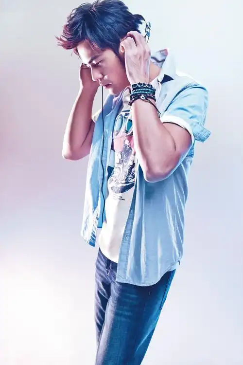 求周杰伦壁纸720*1280竖屏的,手机锁屏壁纸用的