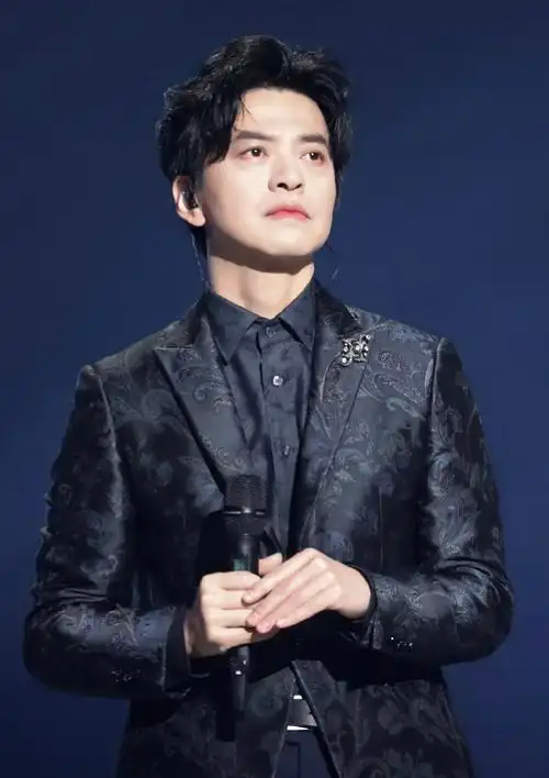 李健东方卫视跨年