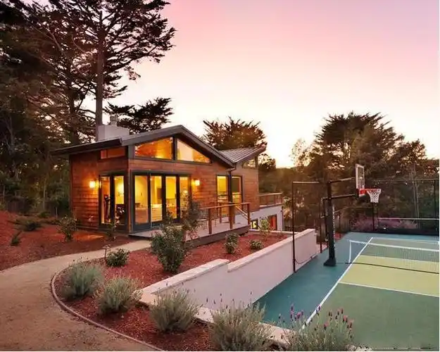 篮球场加半入式花园加复试半山小别墅,环境优美空气清新,不仅可以在