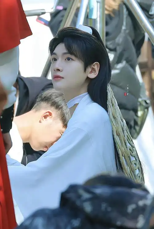 翟潇闻 狐妖小红娘竹业篇男二#翟潇闻之前的古装造型就让我体会到"郎