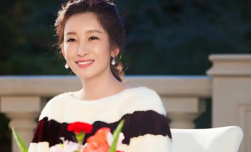 在电视剧《骊姬传奇》里面,秦海璐饰演的是大美人骊姬.