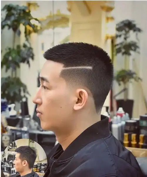 比如头顶也很短的寸头就是其中之一