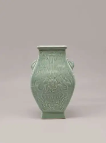 民国 青釉模印翼龙纹方瓶