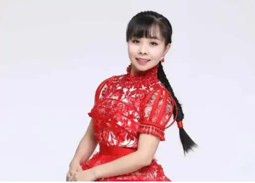 当年星光大道的红人,30多岁的王二妮,如今怎么样了?