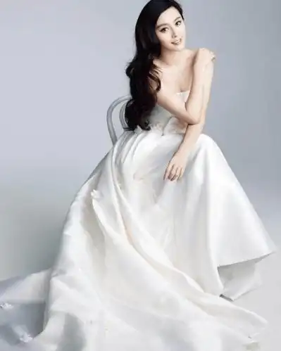 单身女星婚纱照,唐嫣撩人,周知气场全开太唯美!