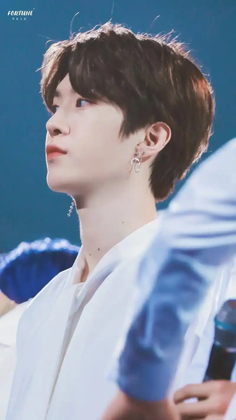 范丞丞 愿19岁的喜欢 是90岁的挚爱 愿世上所有真心都被 - 抖音