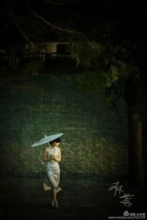 江南三月,雨巷情长