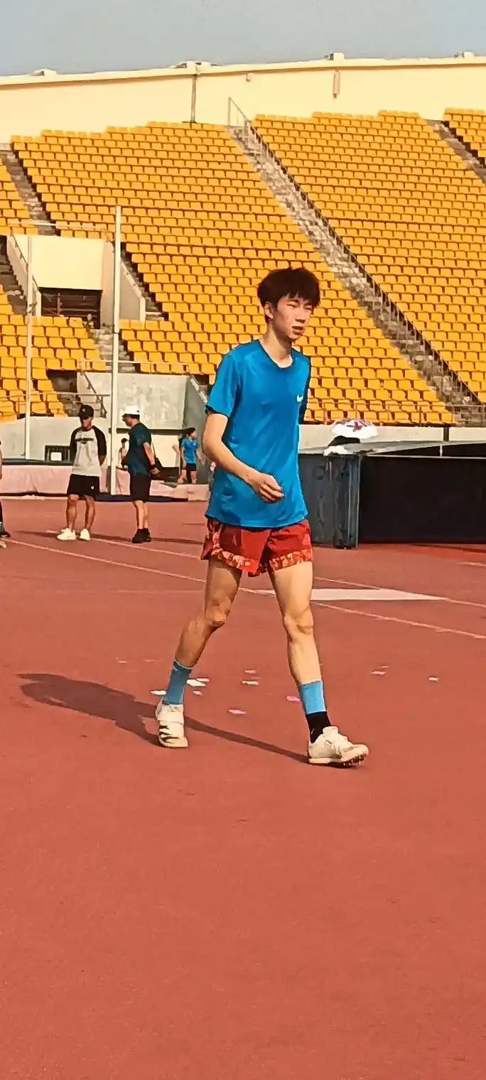 肌肉质量不错的男孩.u16组的队员,身高178左右,比例匀称 - 抖音