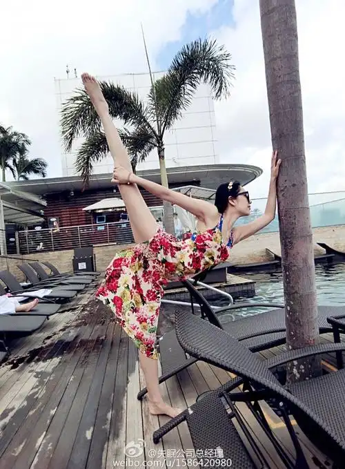 55/74           美女网友纷纷大秀一字马.