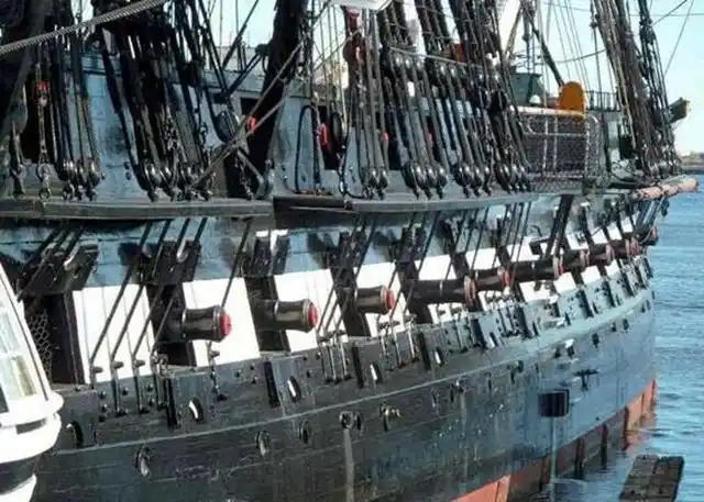 射角比较狭窄的风帆战舰火炮