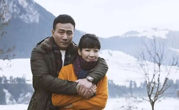 31岁娶初恋,35岁走红,曾与刘烨传出蓝颜情,胡军的故事太精彩_刘涛