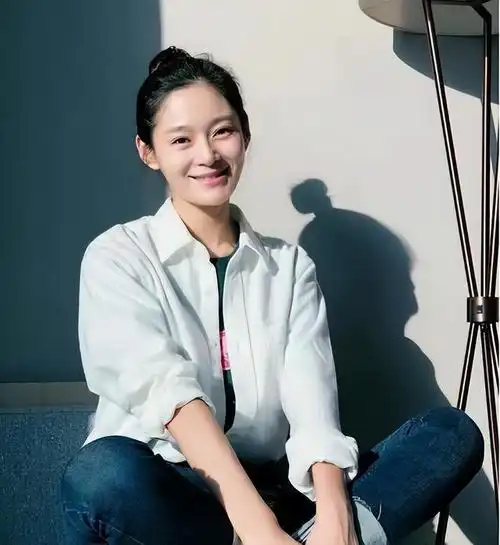 王媛可:倒追帅气丈夫5年,婚后生下双胞胎,一家四口其乐融融