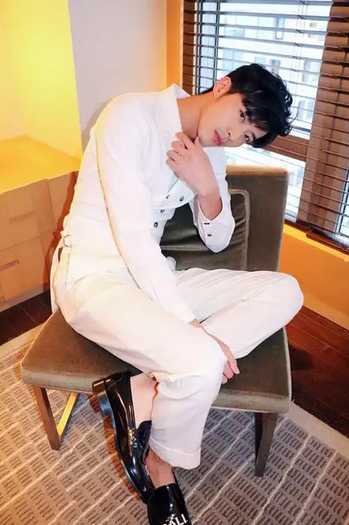 "赛克西先生"徐开骋帅气亮相时尚盛典,霸屏模式再度开启