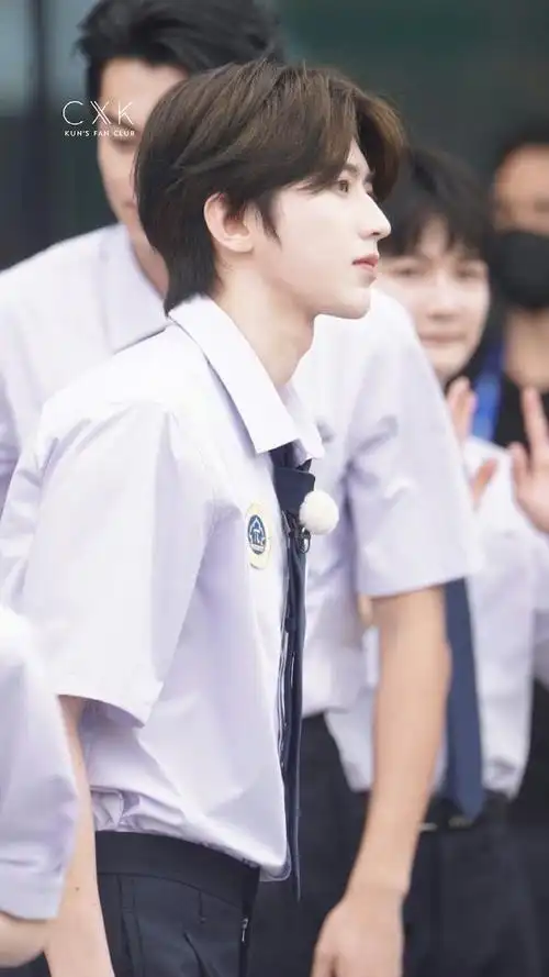 奔跑吧校服路透##蔡徐坤白月光学长