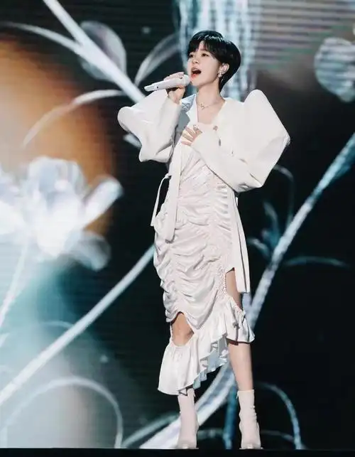 《为歌而赞2》同样是超女出道,张靓颖,郁可唯对比,差异出来了