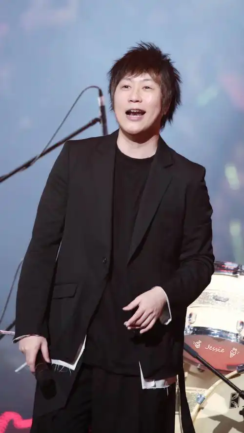 五月天阿信 #88群星盛典#-堆糖,美好生活研究所