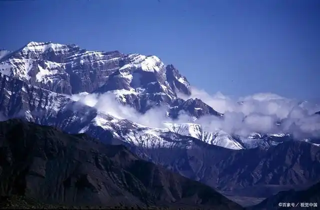 昆仑山,原名昆仑丘,又名昆仑虚,是中国上古传说中的神山,被称为中国的